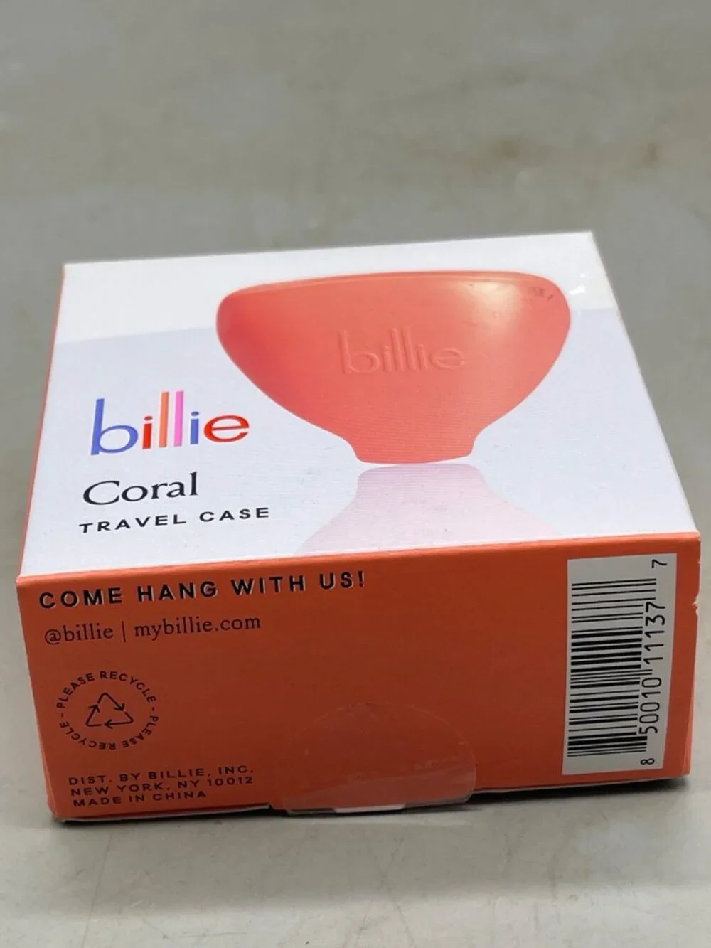 Billie travel case coral built in magnet snaps razor plastic READ